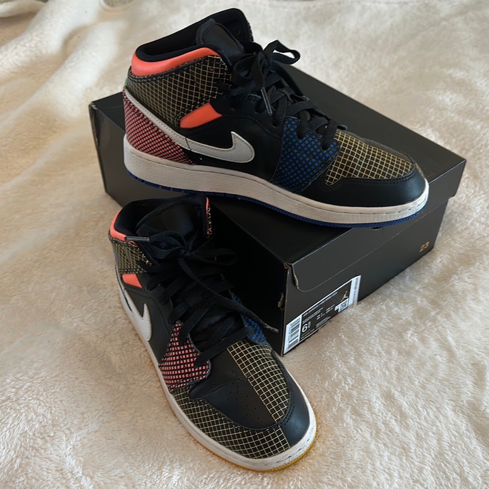 Nike Air Jordan 1 Mid Authentic
